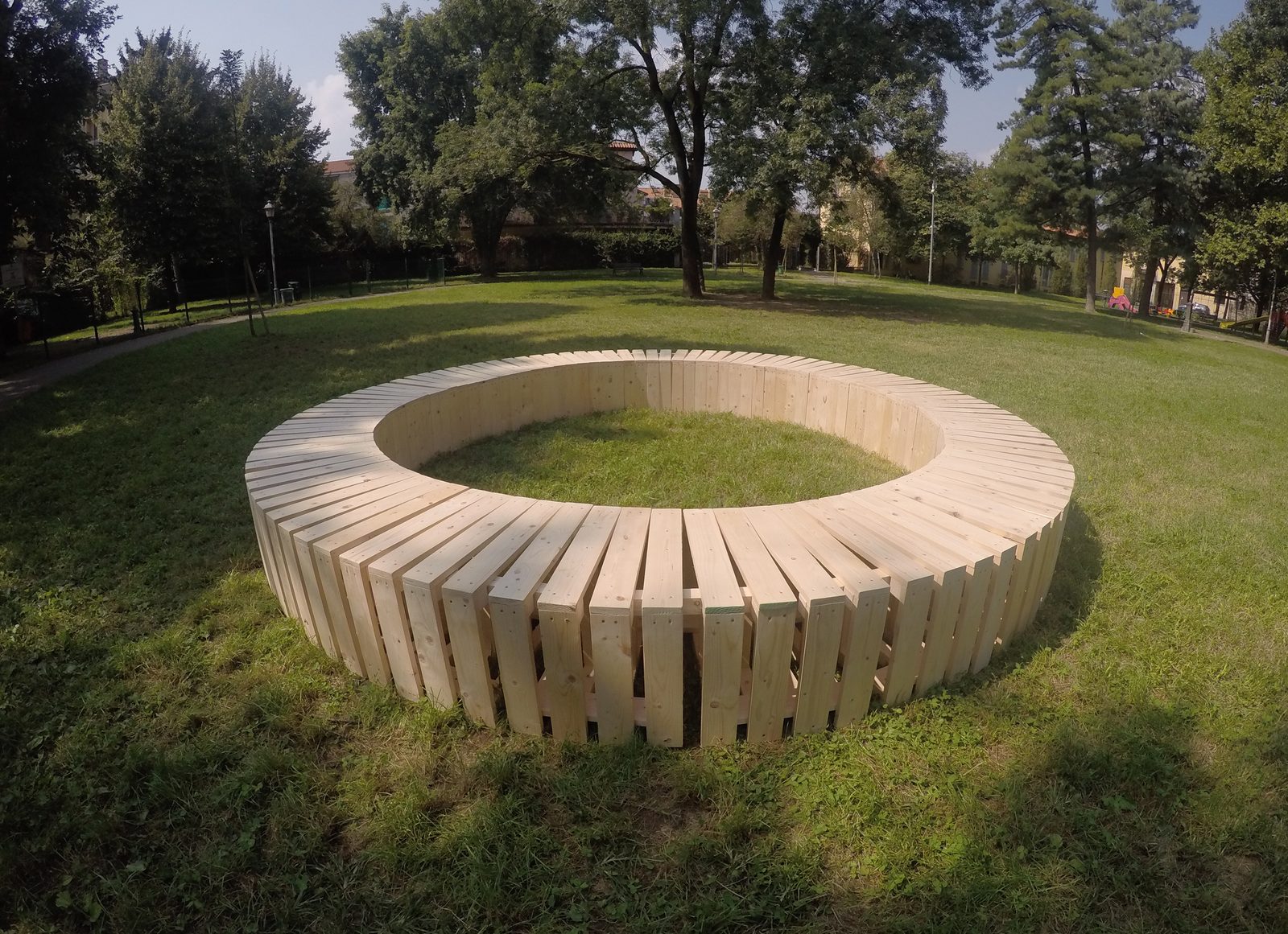 Cerchio — installazione in abete, HABITAT_SCENARI POSSIBILI, Vimodrone 2018