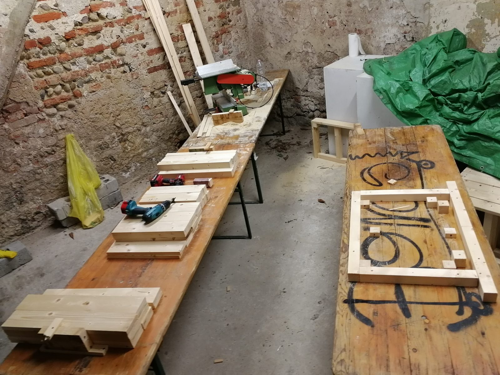 Cantiere Cerchio — preparazione dei morali in abete