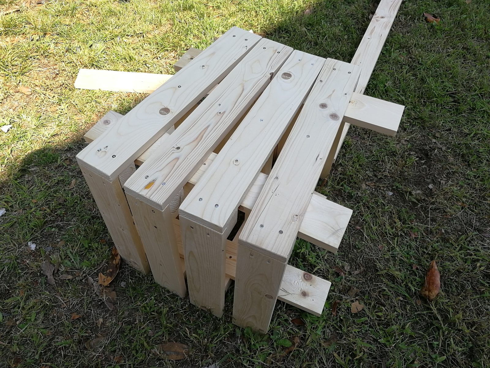 Cantiere Cerchio — rivestimento con spicchi di abete