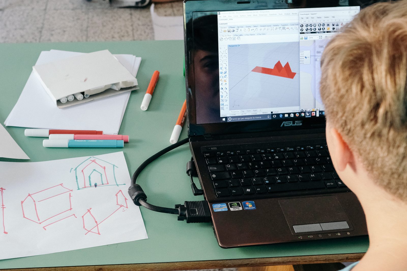 Colla Lab II Fase 3 — il ragazzo vede per la prima volta il proprio progetto in 3D