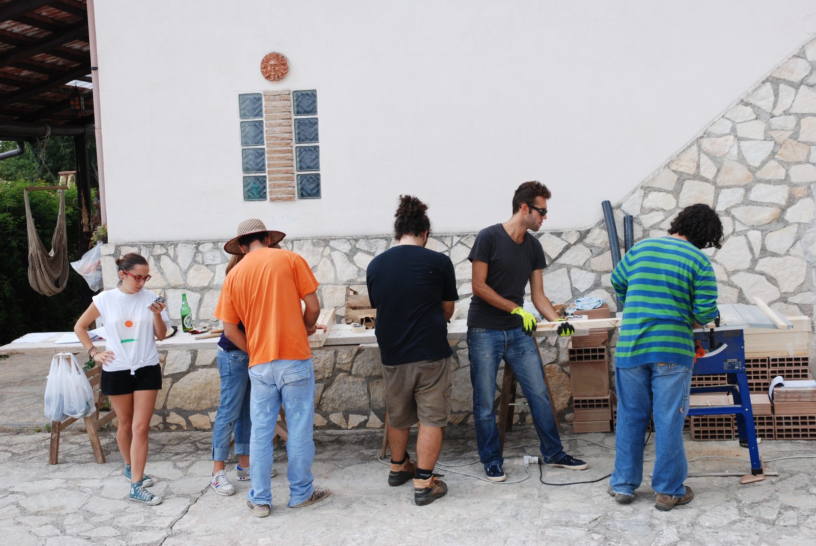 Fase di costruzione — taglio dei listelli in abete