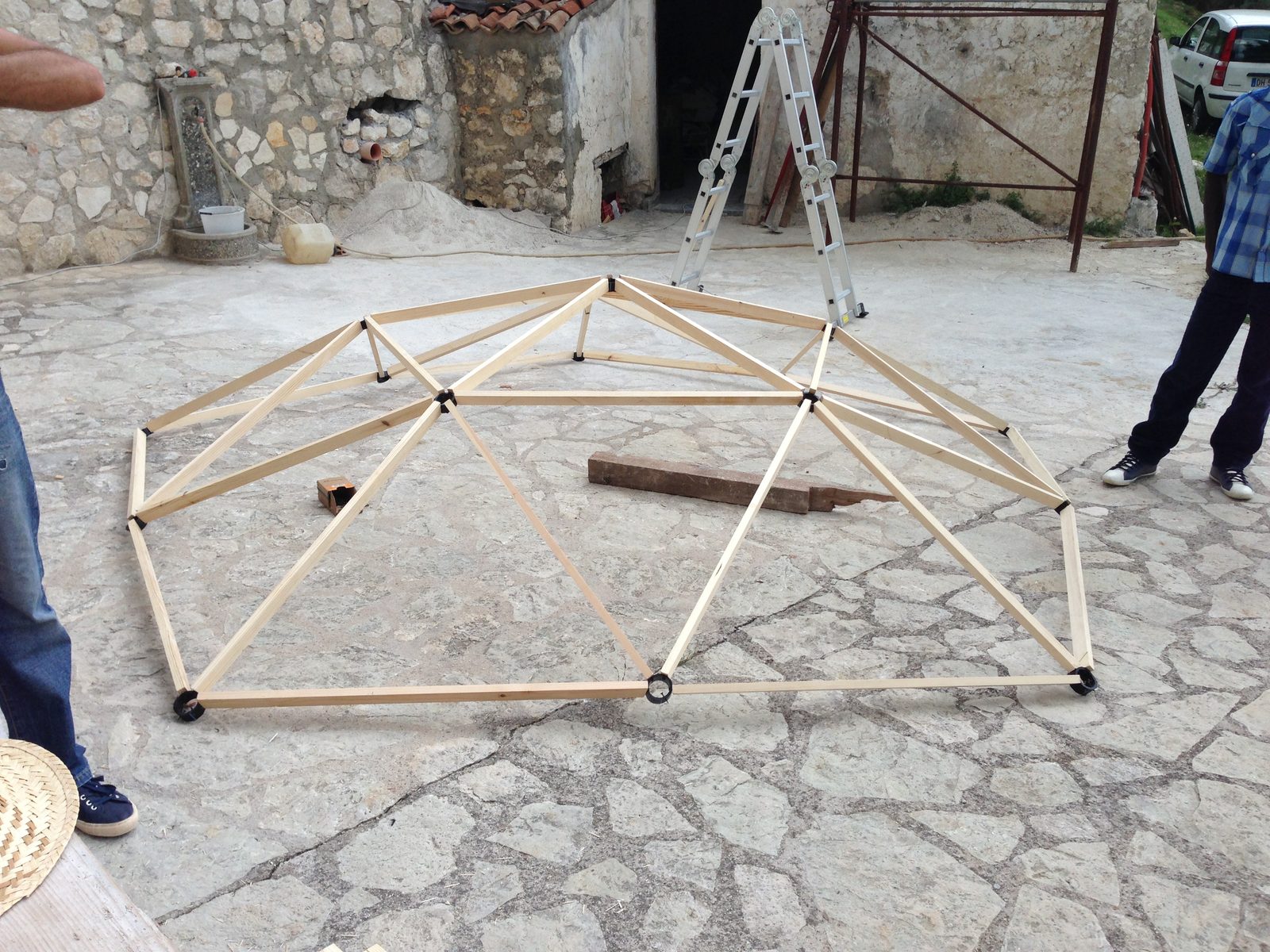 Dettaglio costruttivo — connessione tra aste e nodi PVC