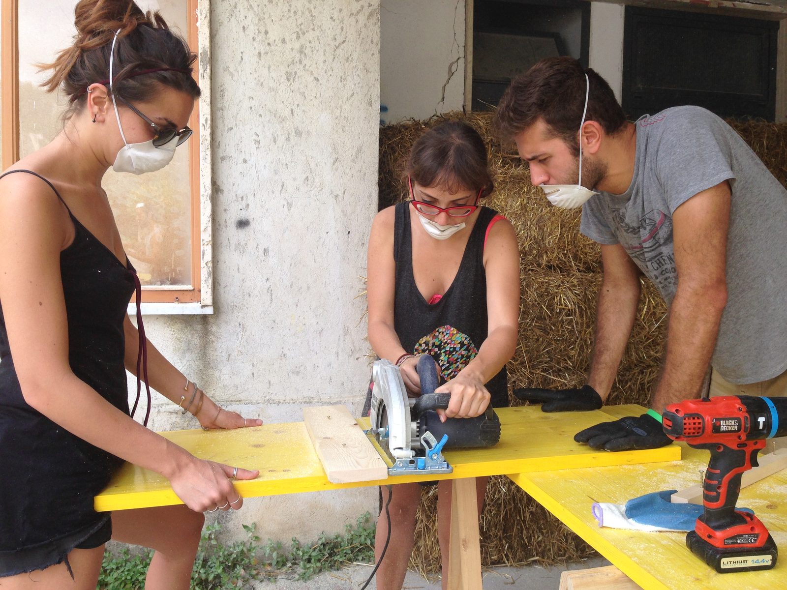 Cantiere Innesti — bambini del quartiere coinvolti nelle attività