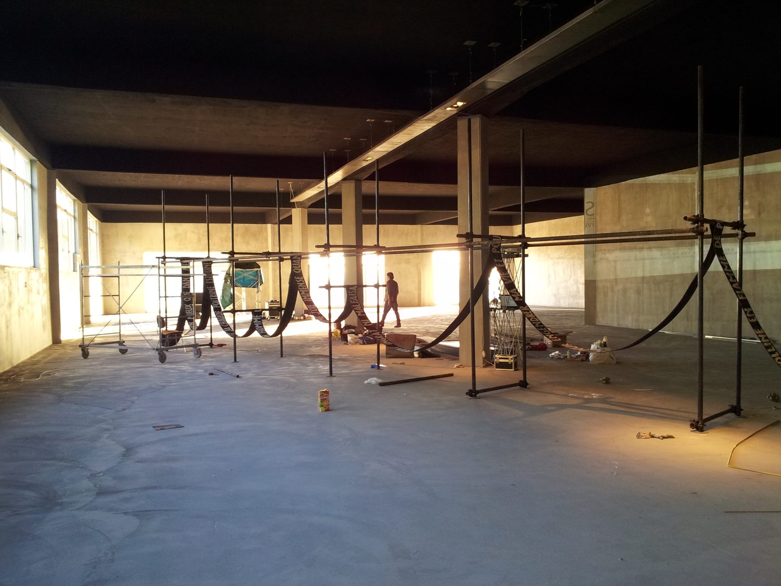 Montaggio Le Fil Noir — fase finale prima dell'inaugurazione