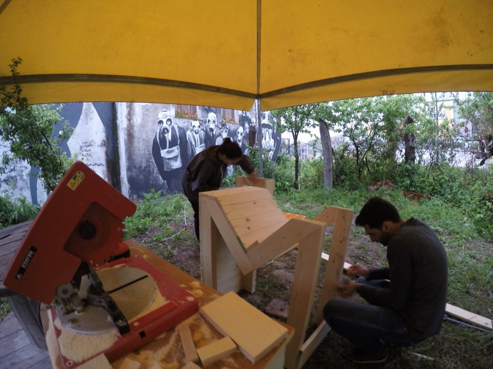Cantiere Mo.dì — assemblaggi durante il workshop
