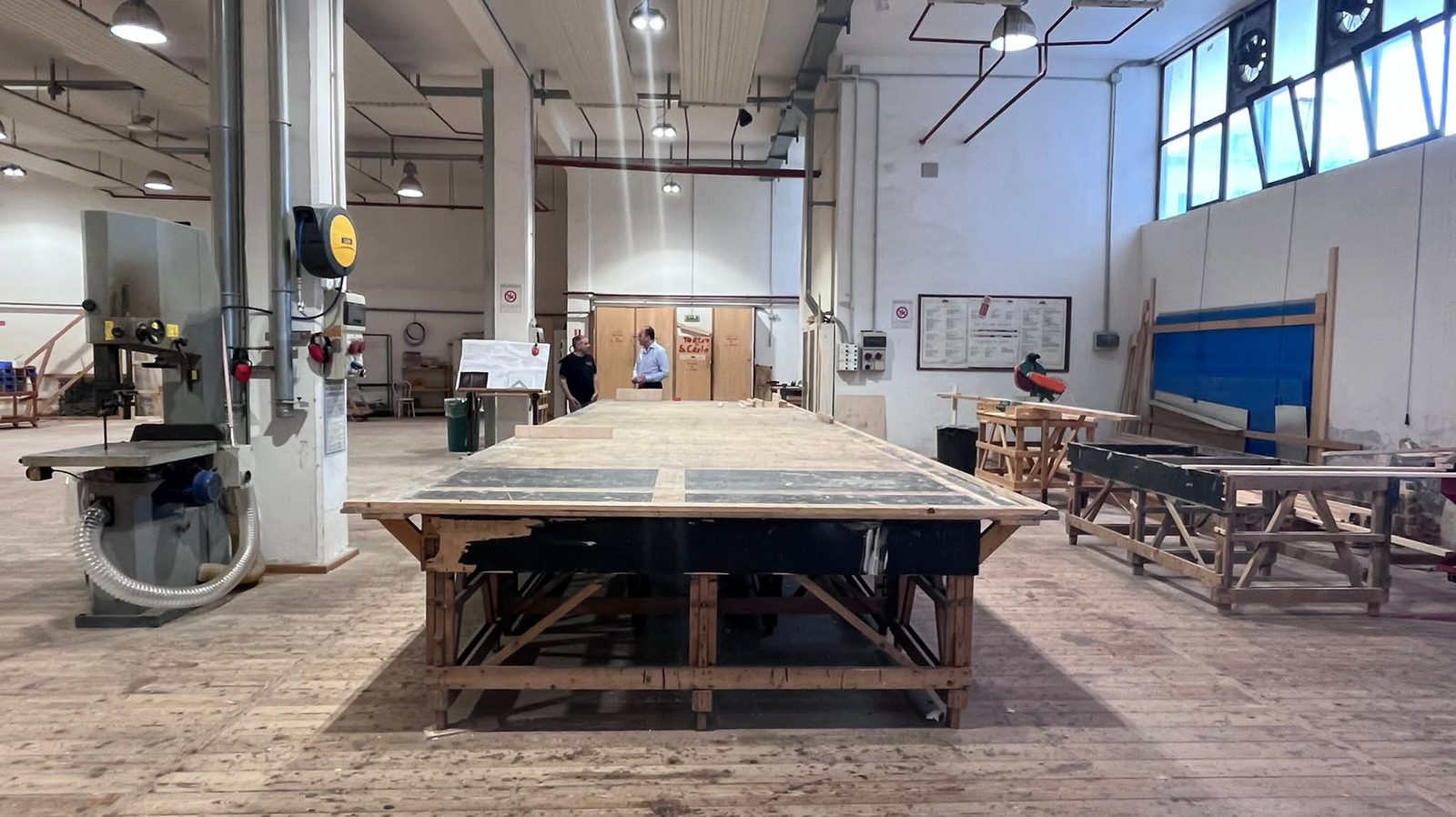 Cantiere R-EST-ART — lavorazione legno nelle officine