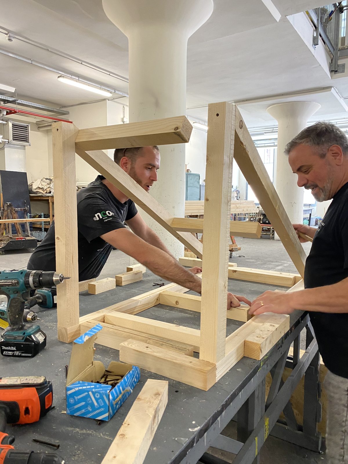 Cantiere R-EST-ART — preparazione componenti scenografici