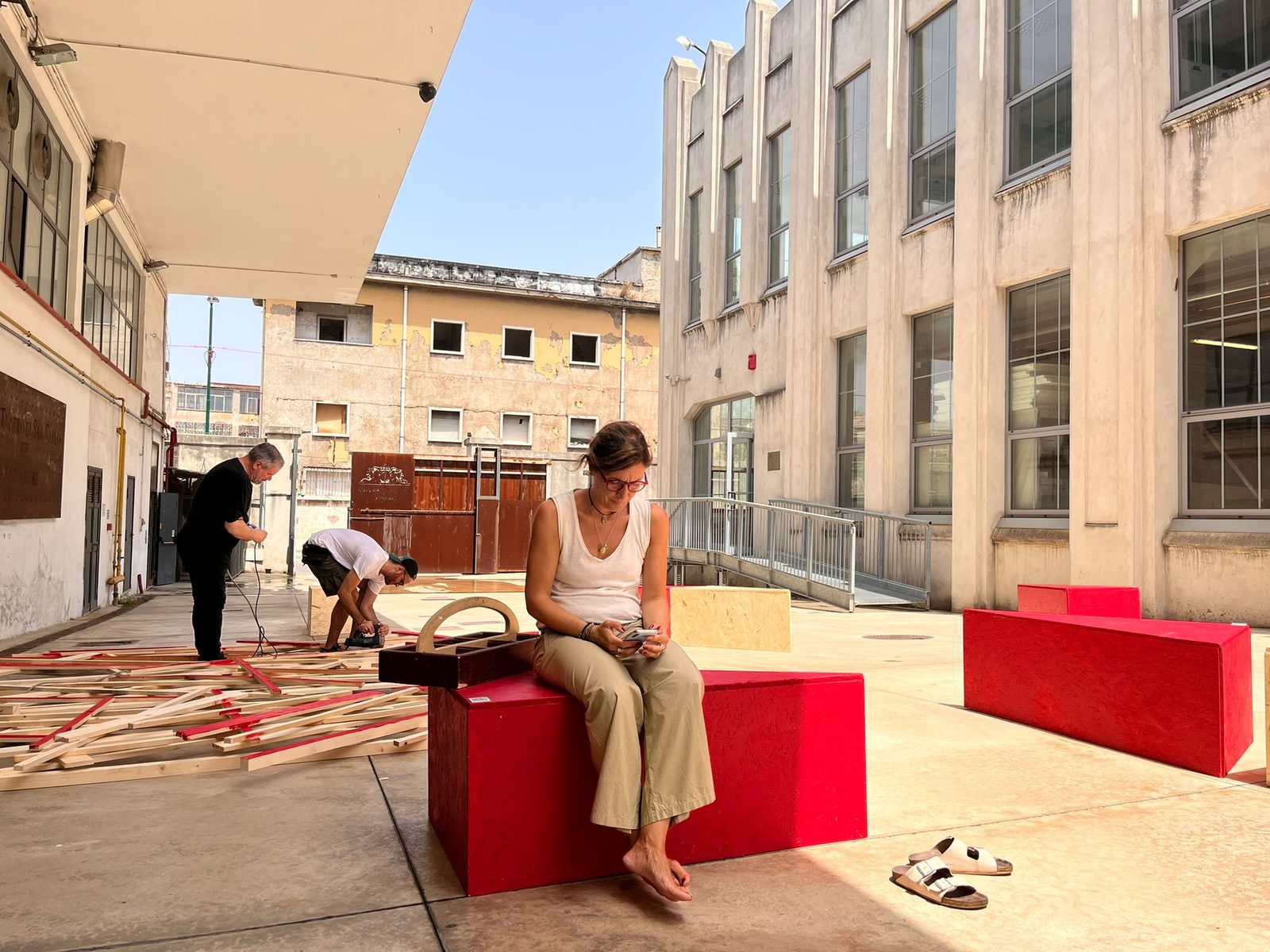 Cantiere R-EST-ART — posa in opera scenografia
