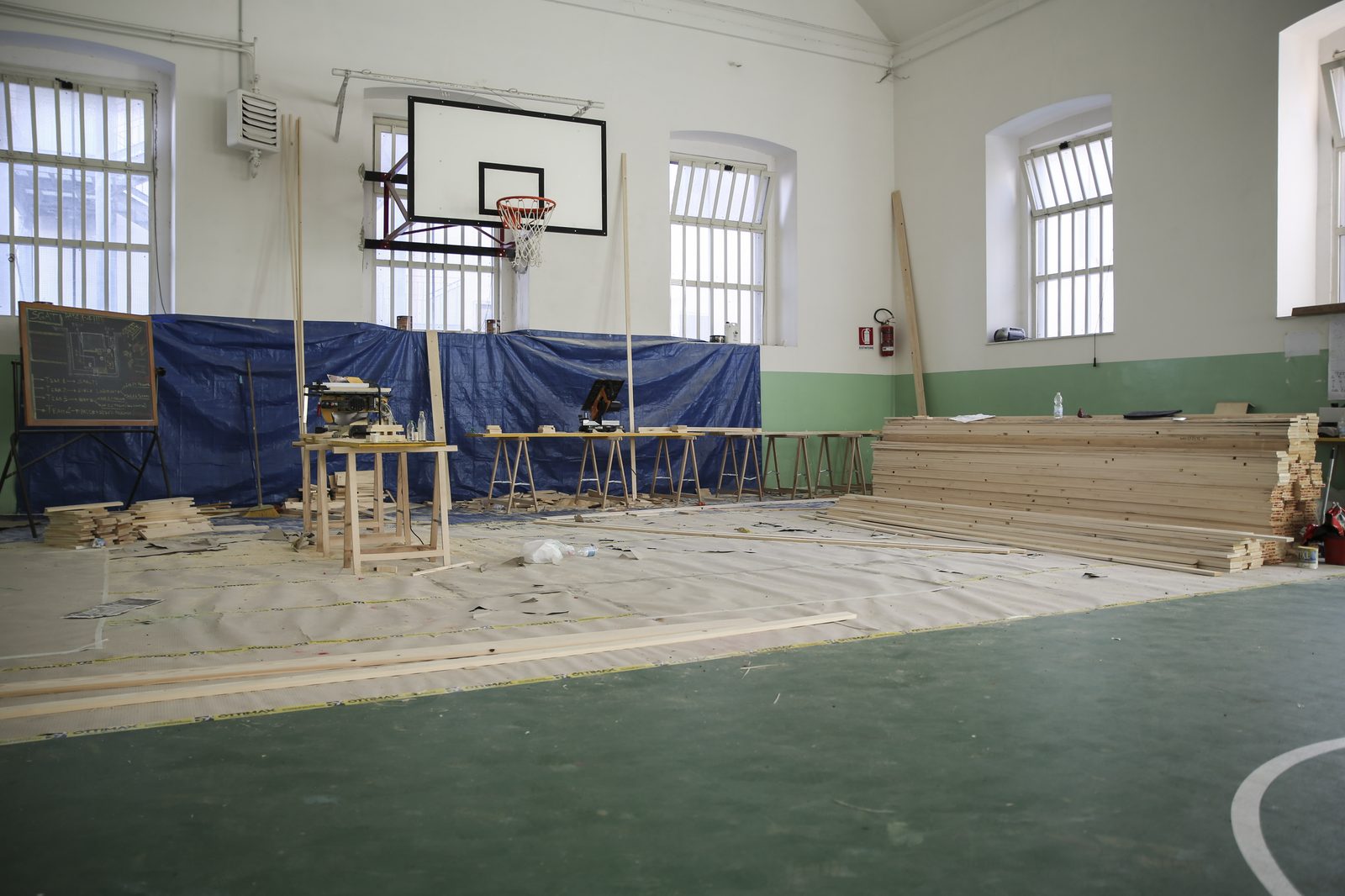 Cantiere SGAT — realizzazione murales con street artist Gianluca Raro