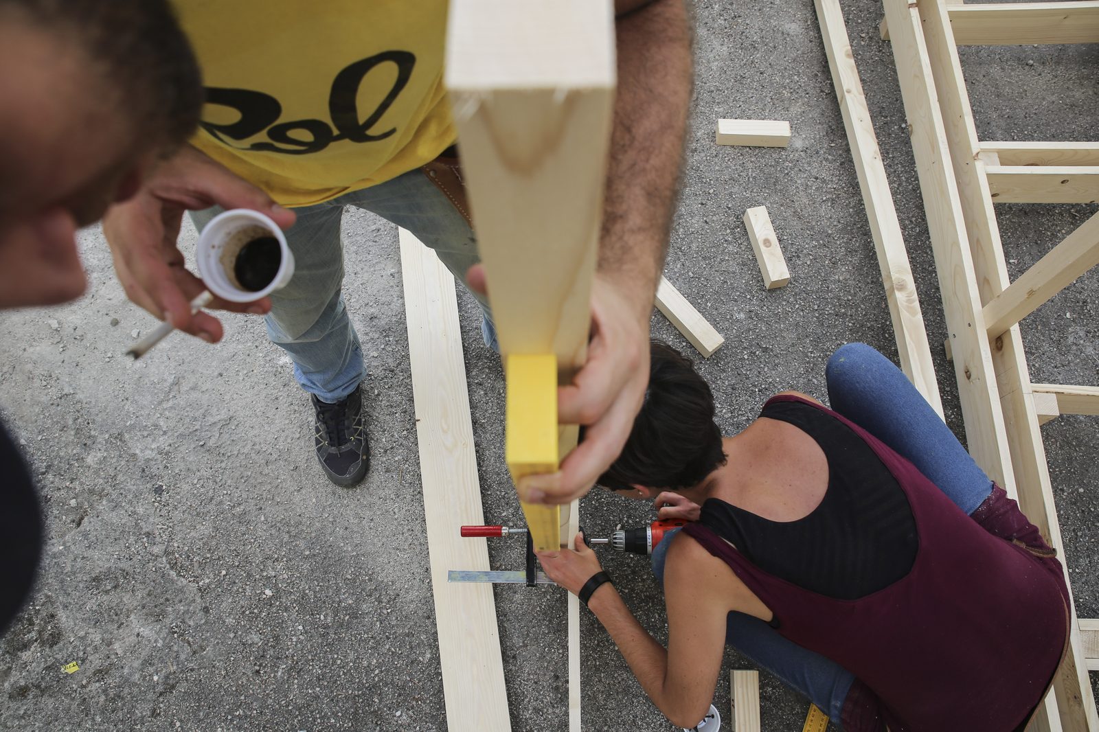Cantiere SGAT — studenti universitari al lavoro con i ragazzi della scuola