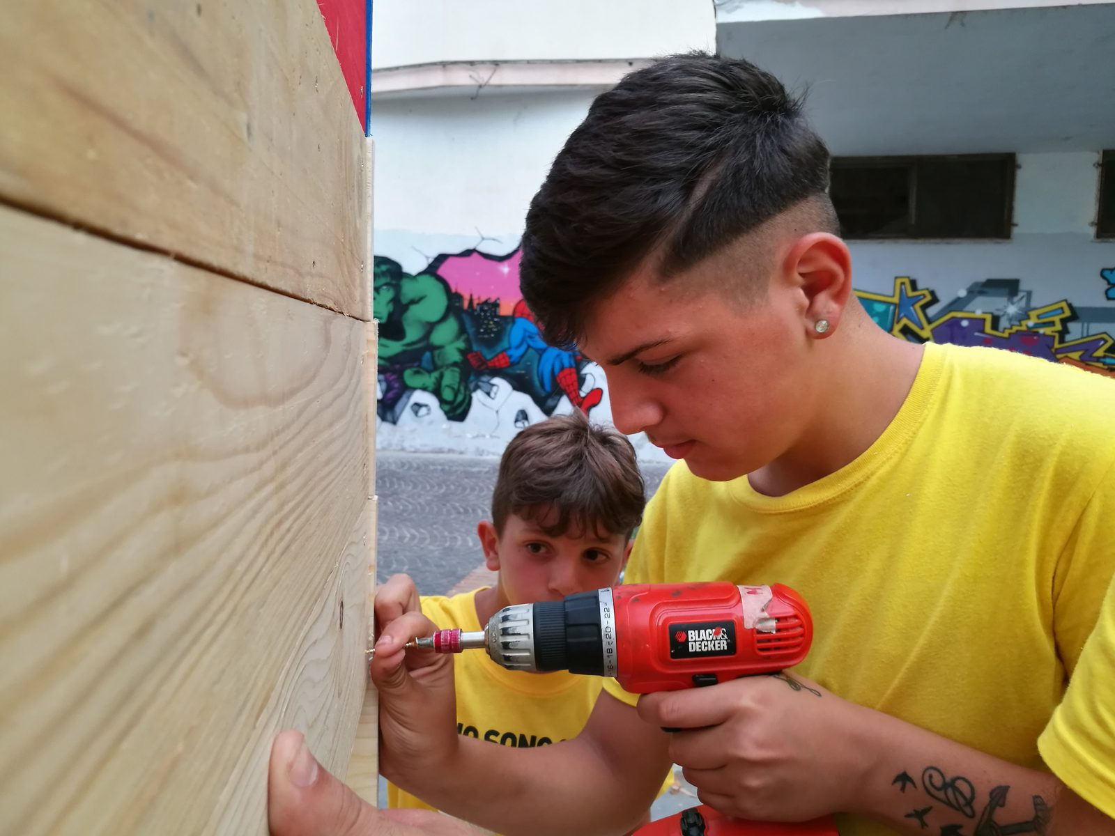 Colla Lab I — assemblaggio panche in abete piallato