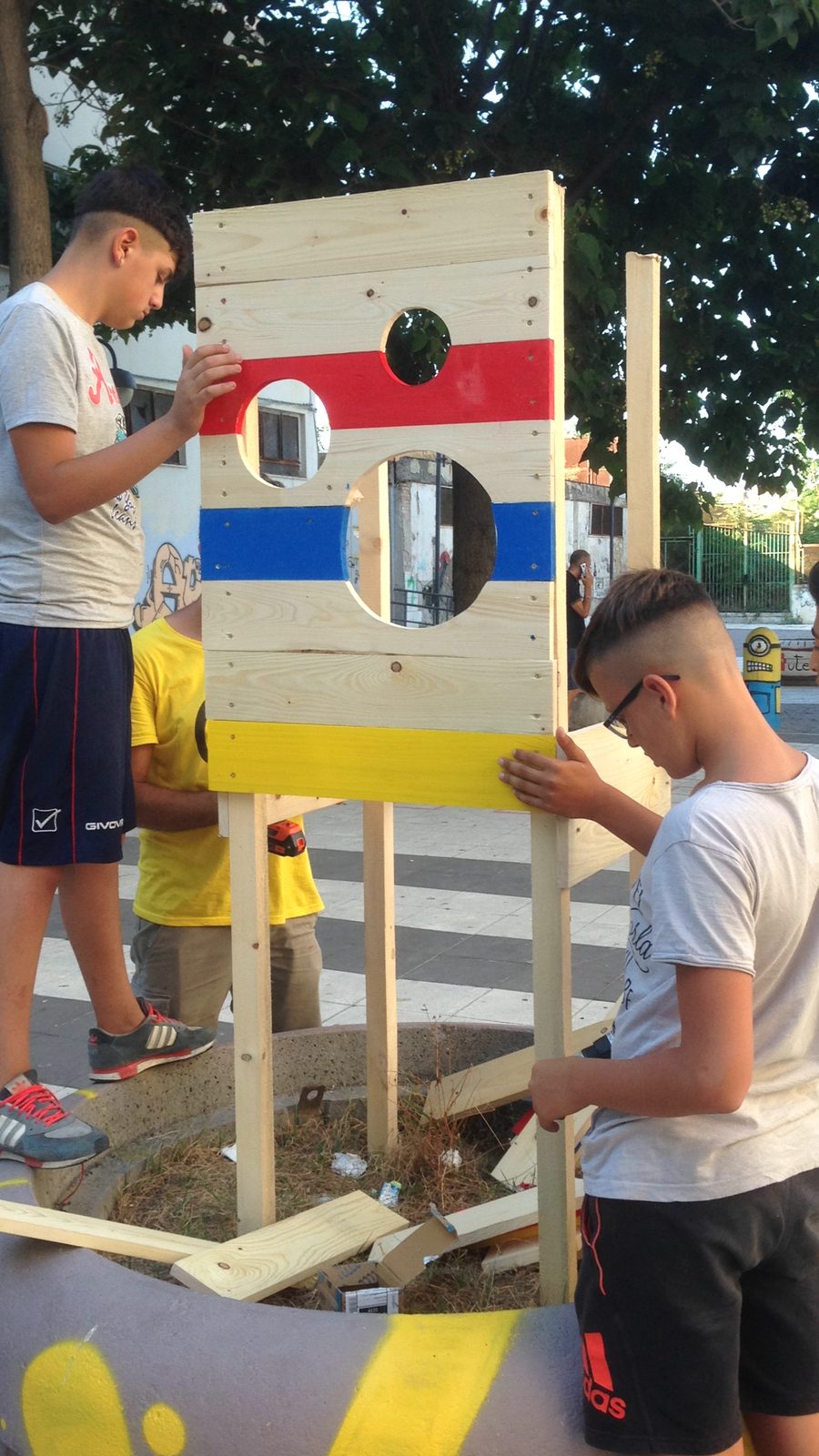 Colla Lab I — decorazione dei giochi con i colori scelti dai bambini