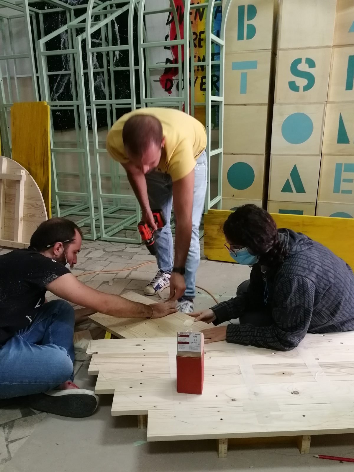 Cantiere TU-TTO — street art facciate